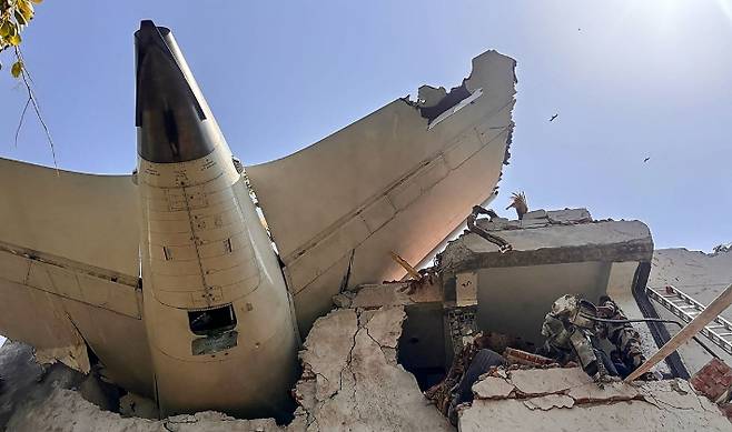 인도 여객기 참사 현장. 연합뉴스