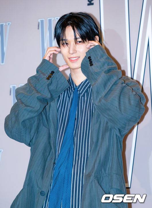 [OSEN=민경훈 기자] 14일 오후 서울 종로구 포시즌스 호텔 서울 그랜드볼룸에서 제19회 유방암 인식 향상 캠페인 자선 행사 포토월이 진행됐다.유방암 인식 향상 및 기념하기 위해 매년 열리는 이 자선 파티에는 수많은 연예인 셀럽들이 참석해 자리를 빛냈다.더보이즈 주연이 레드카펫을 밟으며 입장하고 있다. 2024.10.14 / rumi@osen.co.kr