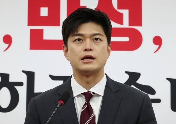 ]김용태 국민의힘 비상대책위원장이 12일 국회에서 ‘검찰 해체 4법’ 관련 입장 발표를 하고 있다. 2025.6.12 연합뉴스