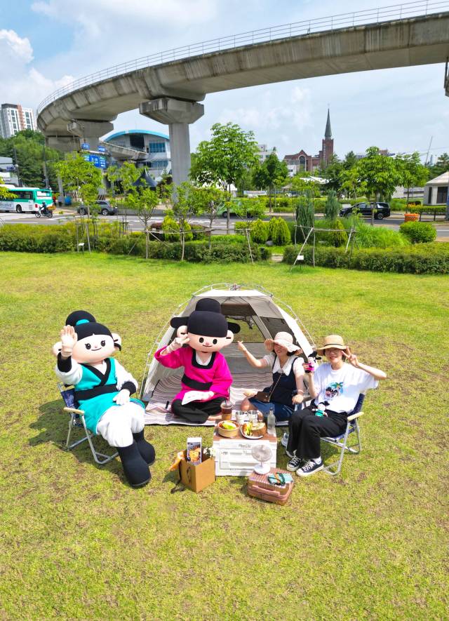 의정부시청 잔디광장이 '소풍 광장'으로 이용되고 있다. 사진 제공=의정부시