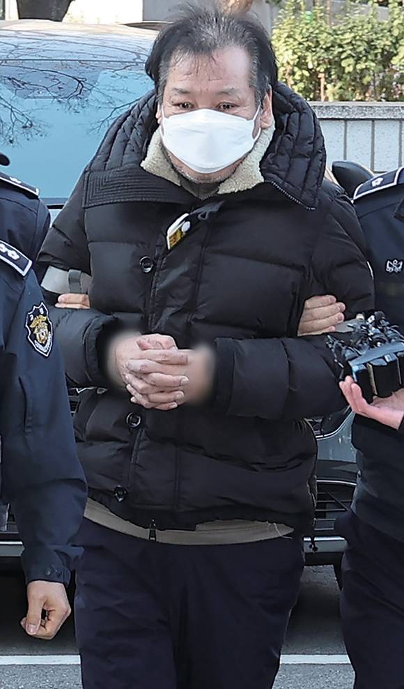 무속인 '건진법사' 전성배씨가 지난해 12월 서울남부지법에서 열린 영장실질심사에 출석한 모습 ⓒ연합뉴스