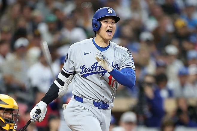 LA 다저스 오타니 쇼헤이가 12일 샌디에이고전에서 5회초 파울을 친 뒤 아쉬워하고 있다. Getty Images코리아