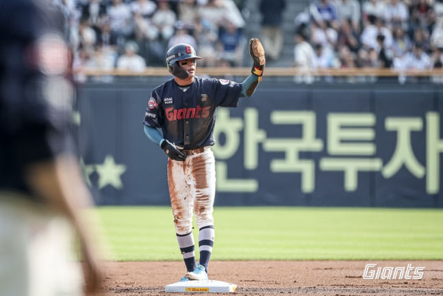 지난 8일 잠실 두산전에서 2루 도루에 성공한 장두성. 롯데 제공