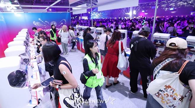 13일 경기 고양시 킨텍스 전시장에서 방탄소년단과 아미의 축제 'BTS FESTA'가 열린 가운데 한국과 글로벌 팬들이 오프라인 행사를 즐기고 있다. /2025.06.13 /사진=김휘선 hwijpg@