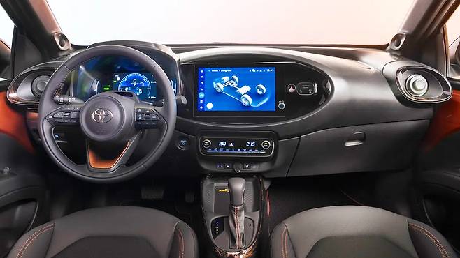 토요타 아이고 X 실내