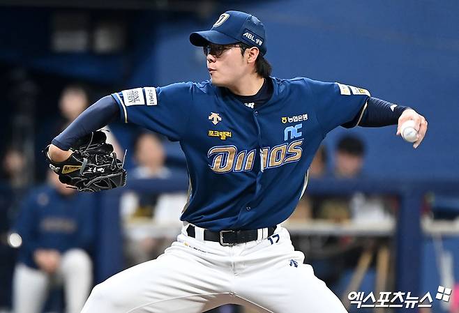 22일 오후 서울 구로구 고척스카이돔에서 열린 '2024 신한 SOL Bank KBO리그' NC 다이노스와 키움 히어로즈의 경기, 8회말 NC 김영규가 공을 힘차게 던지고 있다. 엑스포츠뉴스 DB