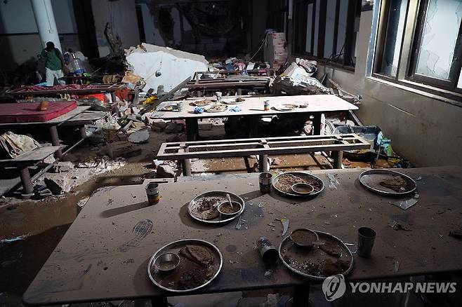 식탁 위에 그대로 남겨진 식판 [EPA 연합뉴스 자료사진. 재판매 및 DB 금지]