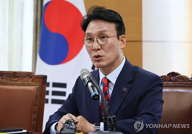 김민석 총리 후보자, 밥상물가 안정을 위한 경청 간담회 (서울=연합뉴스) 이정훈 기자 = 김민석 국무총리 후보자가 13일 서울 종로구 통의동 금융감독연수원에 마련된 청문회 준비단 사무실에서 열린 밥상물가 안정을 위한 경청 간담회에서 발언하고 있다. 2025.6.13 uwg806@yna.co.kr