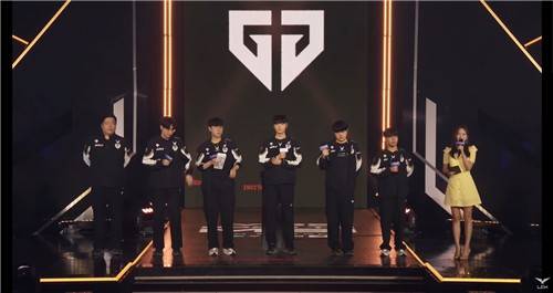 MSI 진출 확정 후 인터뷰하는 젠지 e스포츠 [LCK 공식 중계방송 캡처]