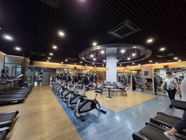 헬스기구도 넉넉하게 비치되어 있다. 권예인 인턴