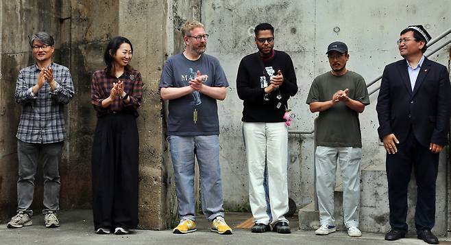 맨 왼쪽부터 이우만, 하지 오, 윌 볼튼, 하셸 알 람키, 김도영, 포질 파르호드 작가 ⓒ제주의소리