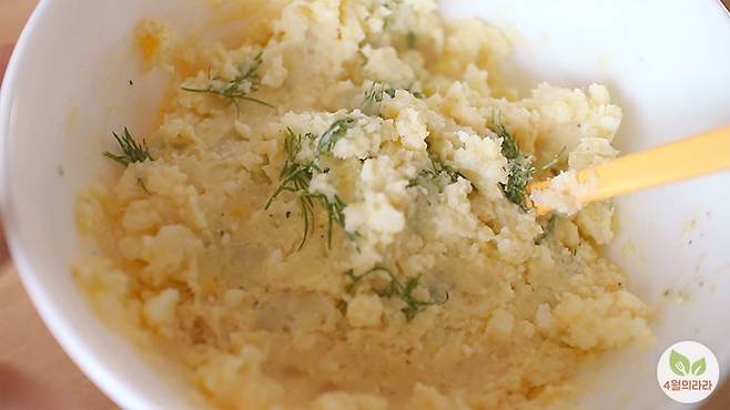 완성된 감자샐러드