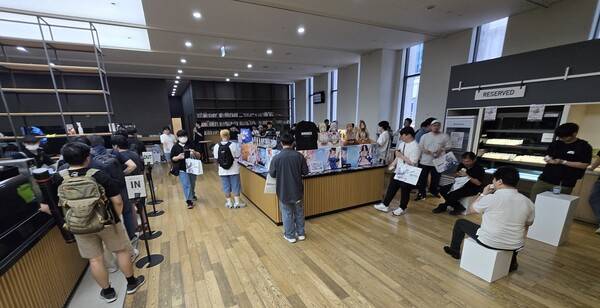 - 굿즈 전시관, 카페, 휴식 공간이 제공됐다&nbsp;