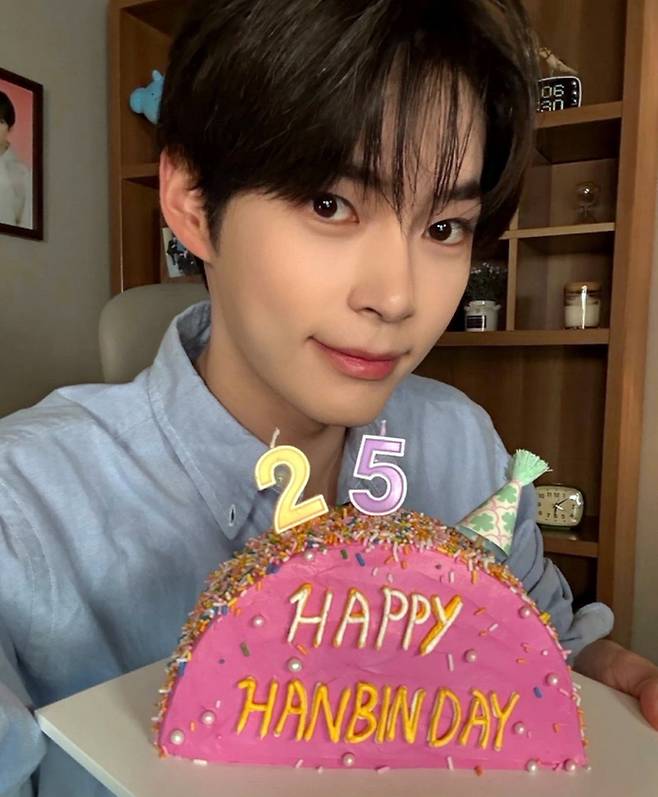 제로베이스원 성한빈. 제로베이스원 공식 SNS.