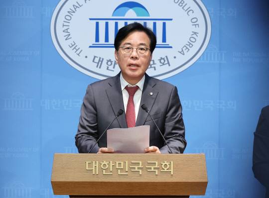 국민의힘 송언석 의원이 12일 서울 여의도 국회 소통관에서 원내대표 출마 선언을 하고 있다. 연합뉴스