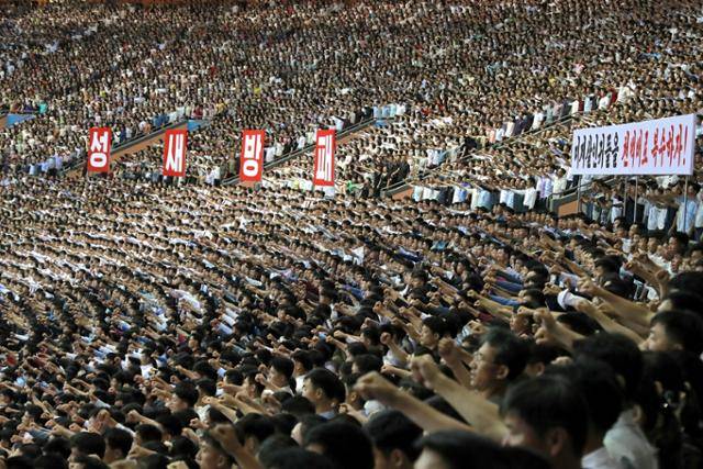 2024년 6월 25일 북한 평양 5·1 경기장에서 '6·25 미제반대투쟁의 날' 대규모 군중집회가 열리고 있다. 평양=노동신문·뉴스1