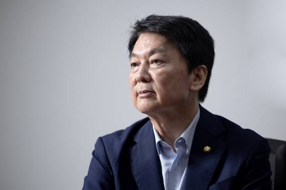 안철수 국민의힘 의원은 대선 패배에 대해 “비상계엄을 일으킨 윤석열 전 대통령과 신속히 관계를 정리하지 못한 것이 큰 이유”라고 꼽았다. 김정훈 기자