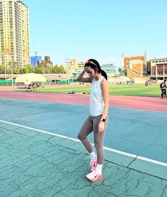 Lee Hye-ri prepares for the "After Dark Tour Seoul 10K" marathon (Instagram)