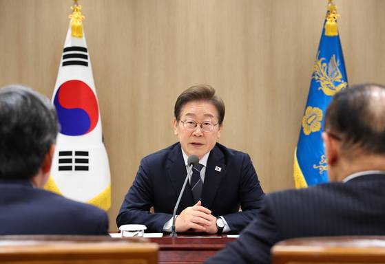 President Lee Jae-myung speaks at a Cabinet meeting on June 13 in Yongsan, central Seoul. [JOINT PRESS CORPS]