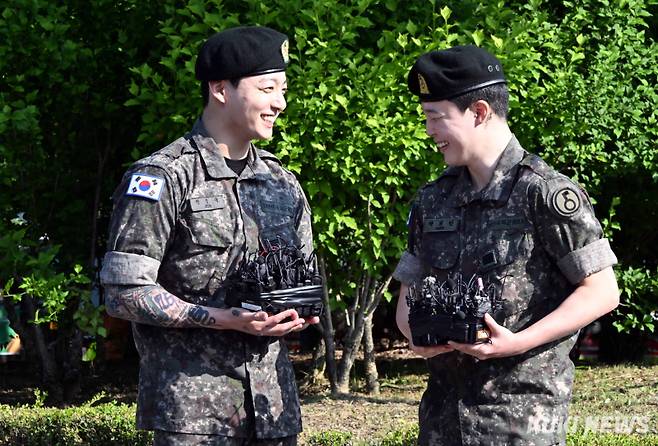 그룹 방탄소년단 정국(왼쪽), 지민. 곽경근 기자