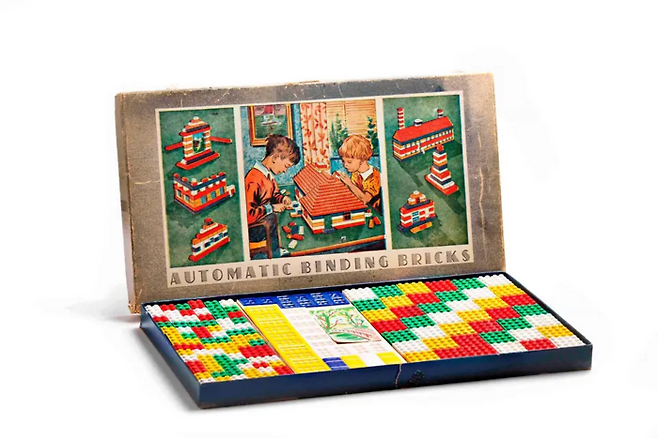 레고의 첫 플라스틱 브릭 장난감 ‘Automatic Binding Brick’