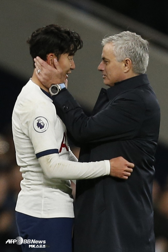 토트넘 홋스퍼에서 함께 했었던 손흥민과 무리뉴 감독. 사진=AFPBBNews=News1