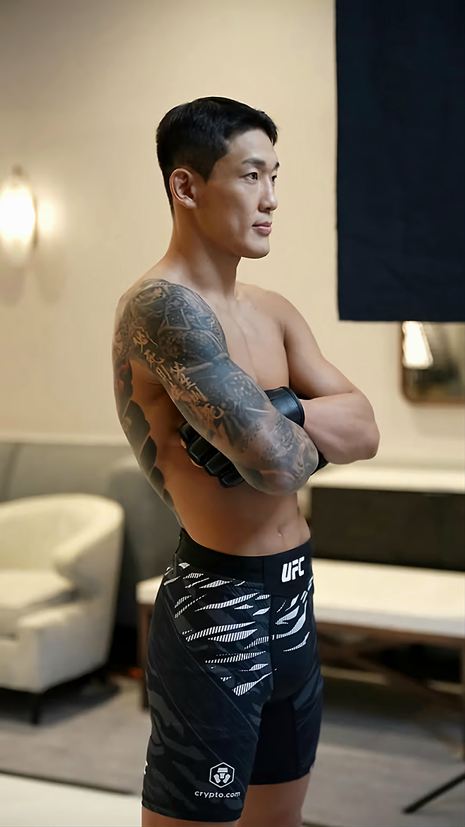 유주상이 2025년 6월 UFC 316 프로필 촬영을 하고 있다. 사진=TKO