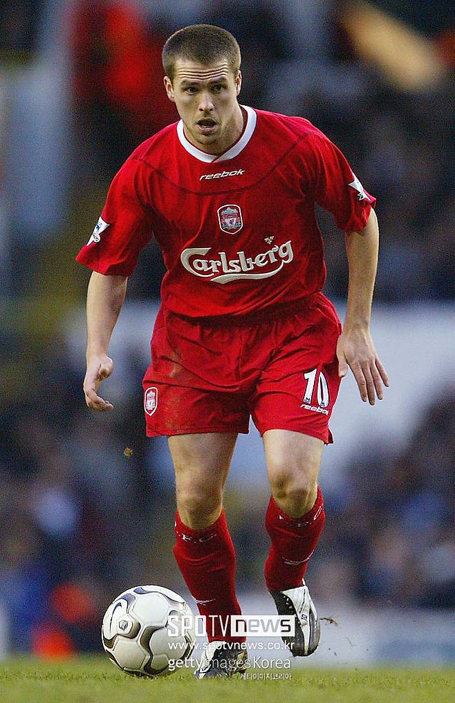 ▲ 리버풀 유스 출신으로 레즈에서 팀 중심으로 활약하다 2004년 레알 마드리드로 깜짝 이적한 마이클 오언은 당시 '역대급 유다'로 지목받아 홍역을 치렀다.