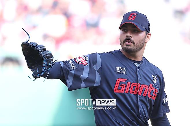 ▲ 14일 인천 SSG전에서 6이닝 1실점으로 호투하며 개인 3연승을 내달린 알렉 감보아 ⓒ곽혜미 기자