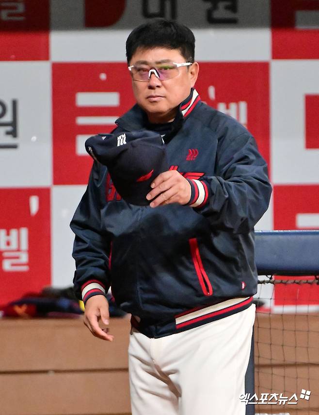 김태형 감독이 이끄는 롯데 자이언츠가 지난 12일 수원 KT위즈파크에서 열린 2025 신한 SOL Bank KBO리그 KT 위즈와의 팀 간 9차전에서 연장 10회 혈투 끝에 12-7로 승리, 2연승을 질주했다. 사진 엑스포츠뉴스 DB