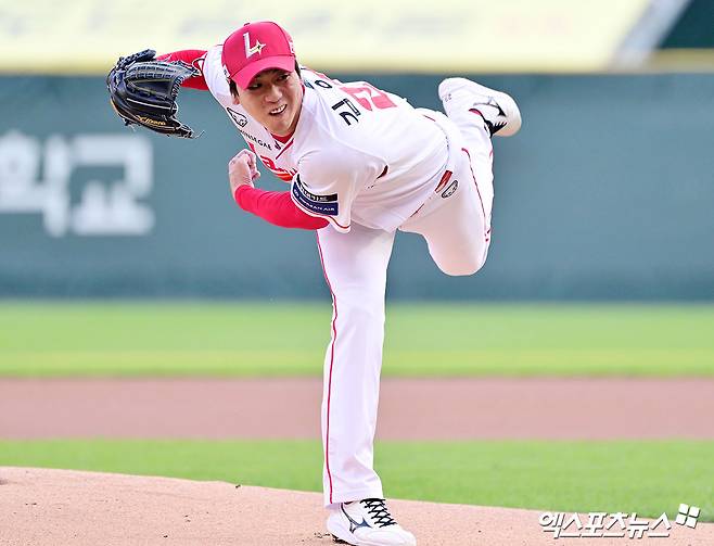 SSG 랜더스 토종 에이스 김광현이 14일 인천 SSG랜더스필드에서 2025 신한 SOL Bank KBO리그 롯데 자이언츠와 팀 간 10차전에 선발투수로 나선다. 추신수의 은퇴식이 열리는 이날 팀 승리를 견인해야 하는 막중한 임무를 안고 있다. 사진 엑스포츠뉴스 DB