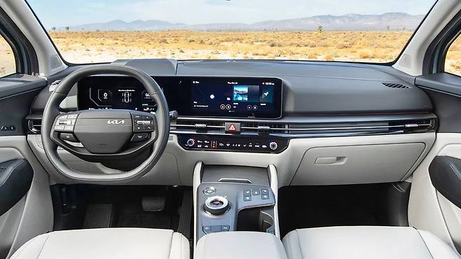 기아 스포티지 하이브리드 실내