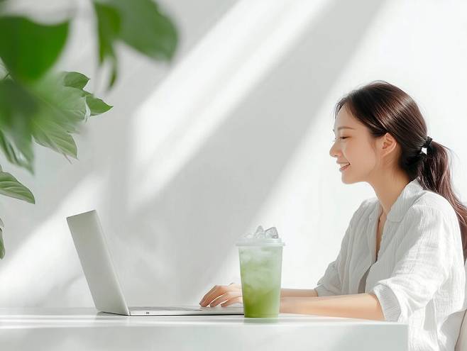 녹차에는 카테킨이라는 항산화 성분이 풍부해 간암을 예방하는 데 도움이 된다. [사진=클립아트코리아]