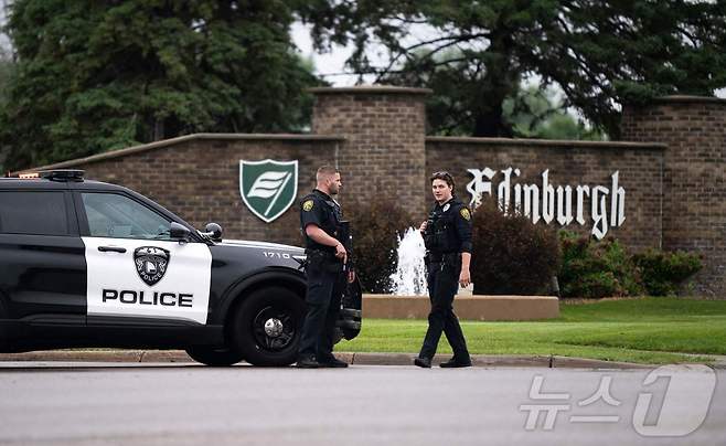 14일(현지시간) 미국 미네소타주 브루클린 파크에 배치된 경찰. 2025.06.14. ⓒ AFP=뉴스1 ⓒ News1 이지예 객원기자