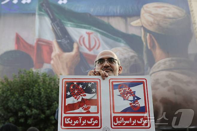 14일(현지시간) 이란 수도 테헤란의 반미 반이스라엘 시위. 2025.06.14. ⓒ 로이터=뉴스1 ⓒ News1 이지예 객원기자