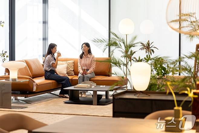 서울 강남구 논현동 가구거리 '플래그십 논현' 1층 라운지 (한샘 제공. 재판매 및 DB금지)