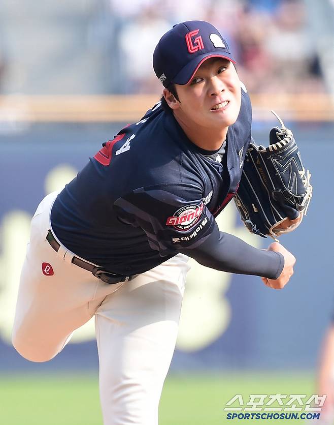 7일 잠실구장에서 열린 두산과 롯데의 경기. 선발 투구하고 있는 롯데 이민석. 잠실=송정헌 기자songs@sportschosun.com/2025.06.07/