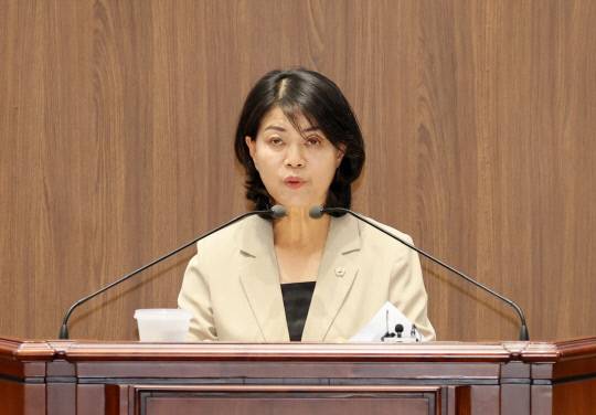 이현숙 의원이 지난 12일 제359회 정례회 제3차 본회의에서 천안의료원에 대한 도정질문을 하고 있다. 충남도의회 제공