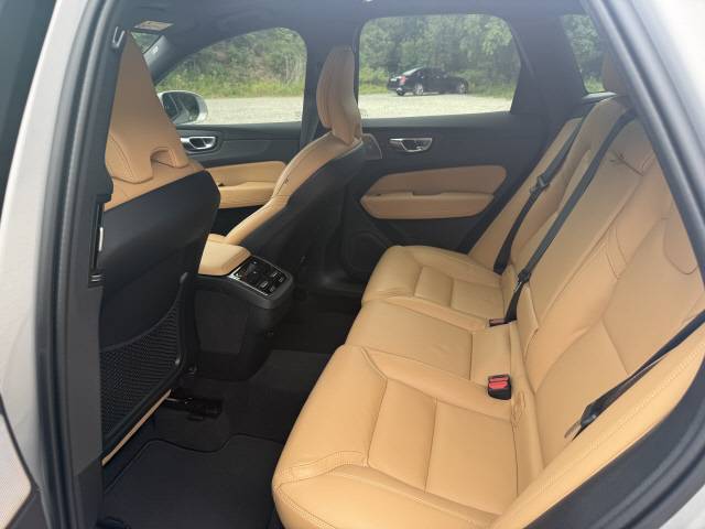 볼보 XC60의 2열 모습