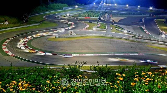 ▲ 지난 14일 밤 인제군 기린면 인제스피디움에서 강원국제모터페스타 ‘2025 오네 슈퍼레이스 챔피언십’ 토요타 가주 레이싱 6000 클래스 ‘나이트 레이스’가 열렸다.