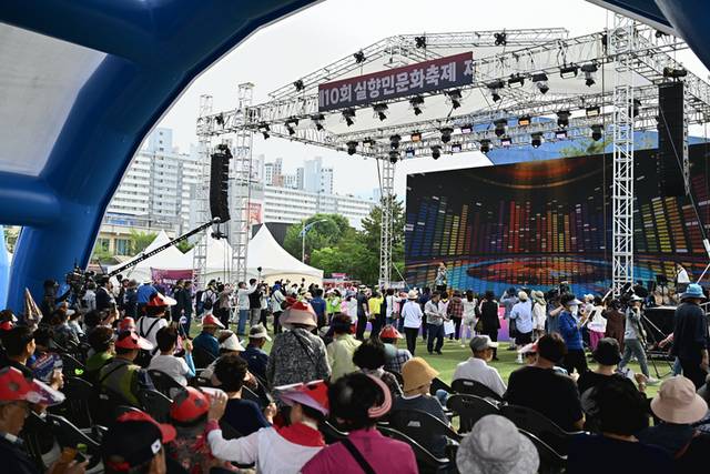 ▲ 제10회 실향민 문화축제가 13~15일 속초 엑스포 잔디광장 일원에서 시민과 관광객 등 7만2000여명이 참석한 가운데 열렸다.