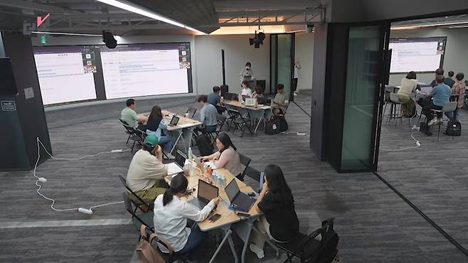 생성형 AI 스터디 커뮤니티 ‘지피터스’ 오프라인 모임 모습