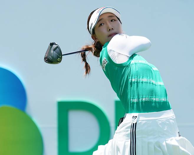 이동은이 15일 충북 음성에서 열린 DB그룹 제39회 한국여자오픈 최종라운드에서 드라이버샷을 날리고 있다. 대회 조직위 제공