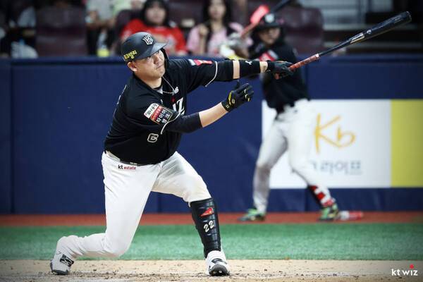 15일 삼성과 원정경기서 홈런 포함, 장타 3방으로 4타점 활약을 펼친 KT 위즈의 ‘캡틴’ 장성우. KT 위즈 제공