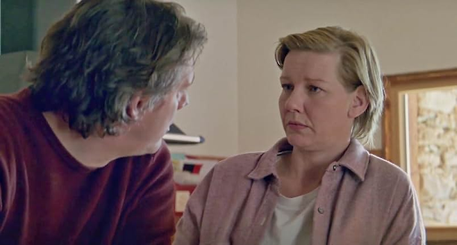 남편은 아내가 너무 이기적이라고 따졌고, 아내는 ‘당신도 자기 시간을 가지라’는 말로 무심하게 응수했다. 행복한 결혼생활을 하기엔 둘의 세계관이 너무 달랐다. [출처=IMDb]