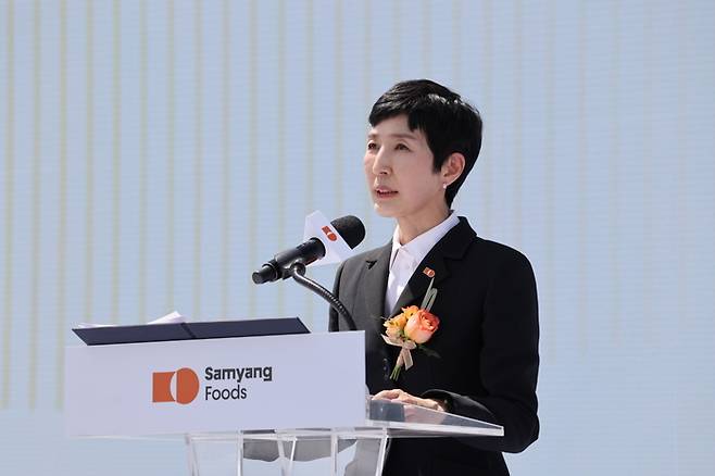 밀양2공장 준공식에서 기념사하는 김정수 삼양식품 부회장. [사진 출처 = 삼양식품]