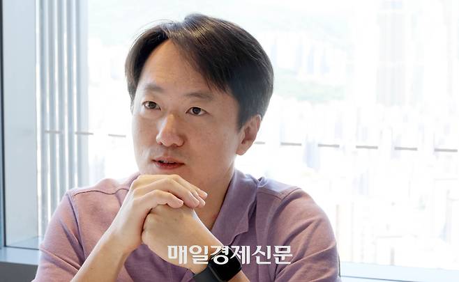 손현일 크래프톤 인도법인 대표가 서울 강남구 크래프톤 사무실에서 매일경제신문과 인터뷰를 진행하고 있다. [사진 = 이충우 기자]