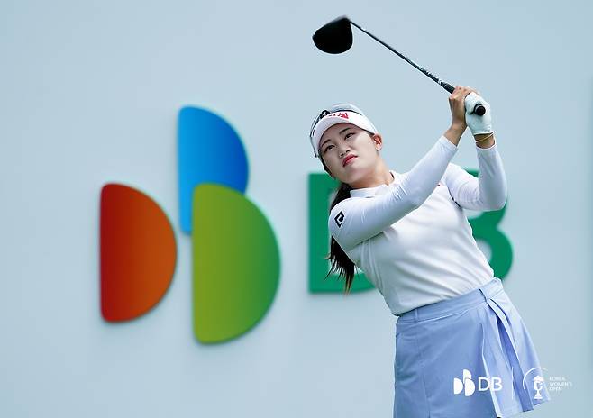 1번 홀에서 드라이버 샷을 날리고 있는 노승희. [사진=대회 조직위]