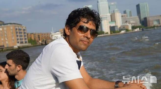 [서울=뉴시스]인디아투데이는 14일(현지시간) 영국 런던에 사는 인도 출신의 아르준 파톨리아(36)가 사망한 아내의 유언을 지키기 위해 인도에 왔다가 에어인디아 여객기 추락 사고로 사망했다고 전했다. (사진 = 인디아투데이 캡처)