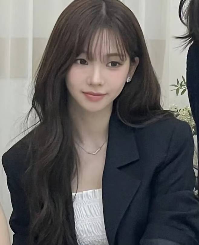 카리나가 친언니의 결혼식에서 포착됐다. 온라인 커뮤니티 갈무리